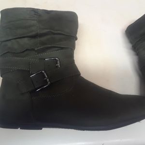 Women's green faux suede boots